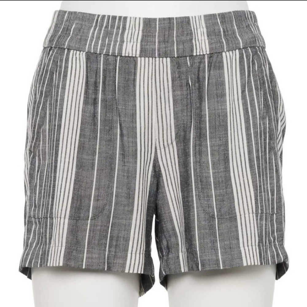 Shorts Mid Rise gray and white stripes Waistband Size: 5x Sonoma